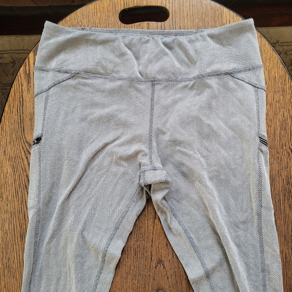 Z by Zobha Gray Chevron Printed Leggings with Zipper Pockets Size Women's 16-18 - Picture 5 of 14